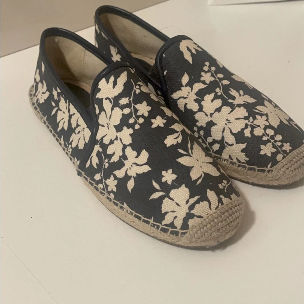 Michael Kors, beautiful flat shoes perfect for summer comfy without any flaws